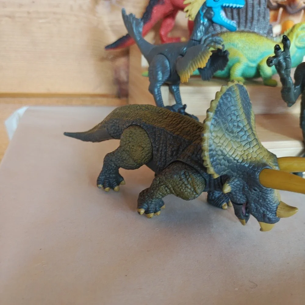 Loose Bundle o 8 Dinosaur Action Figures Pteranodon Edaphosaurus Triceratops ZA2